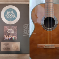 Los Nocheros donaron un disco de platino y una guitarra para ayudar a trabajadores de la música