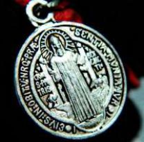 D&iacute;a de San Benito: 7 cosas que debes saber sobre la medalla y la cruz