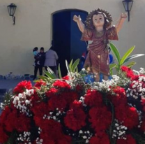 CACHI | Con la gente en sus casas, sacaron en procesión al Divino Niño por el pueblo