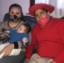 Alfoncito nació sin manos y sus padres luchan para que puedan operarlo