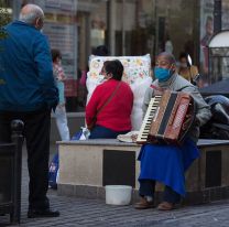 Es ciego, hace música en el centro salteño y le robaron el acordeón