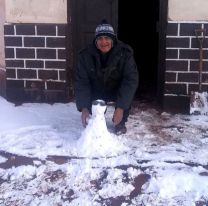 Nevó en Tolar Grande: los vecinos armaron muñequitos en las veredas