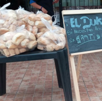 Panadería salteña entrega pan gratis para los más necesitados