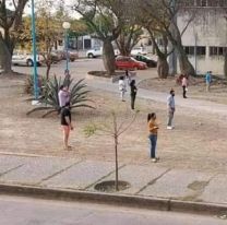 Salte&ntilde;os se juntaron afuera del hospital y oraron por los enfermos de coronavirus