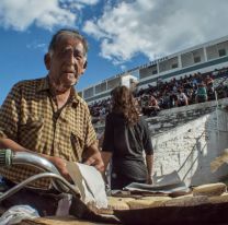 Muri&oacute; Don Villa, el hist&oacute;rico hincha del Santo que vend&iacute;a masitas