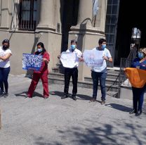 Salteños reparten bandejas a los trabajadores de Salud y Seguridad