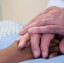 Le quedan muy pocos d&iacute;as de vida a su mam&aacute; y quiere regresar a Salta para despedirse de ella