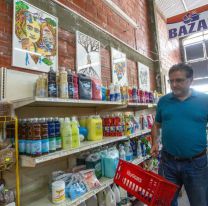 El artista salteño Roly Arias expone sus obras en un supermercado