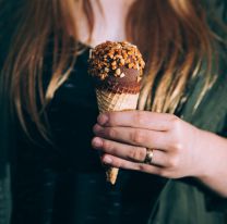 Inusual campaña de una heladería: las embarazadas no pagan