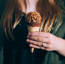 Inusual campaña de una heladería: las embarazadas no pagan