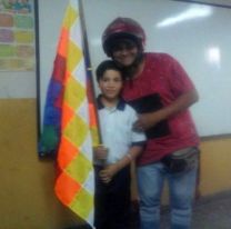 Pap&aacute; salte&ntilde;o sale con su hijito a cortar el pasto: “Dejamos bien limpita su casa”