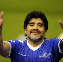 <p>BUENOS AIRES, ARGENTINA – OCTOBER 16:  Diego Maradona greets the fans during a soccer match between Argentina and Uruguay in tribute to Fernando Caceres, victim of an assault on October 16, 2010 in Buenos Aires, Argentina. Maradona  organized thi