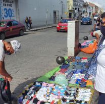 Los manteros podr&aacute;n trabajar hasta la medianoche en las peatonales