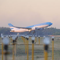 Despeg&oacute; el vuelo de Aerol&iacute;neas Argentinas que buscar&aacute; las vacunas contra el coronavirus en Rusia