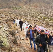 La alcanzó un rayo en medio de los cerros y la resucitó su padre