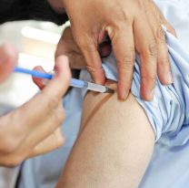 <p>21109091. México, D.F-   Trabajadores de la Secretaría de Salud, se aplicaron la vacuna de al Influenza Estacional, al término de la presentación de la Encuesta Nacional de Salud 2012.<br />
NOTIMEX/FOTO/JAVIER LIRA OTERO/JLO/HTH/</p>
