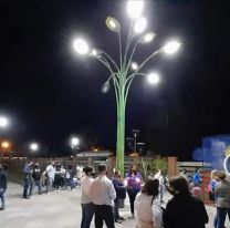Inauguraron el primer &#8220;árbol solar&#8221; de la provincia