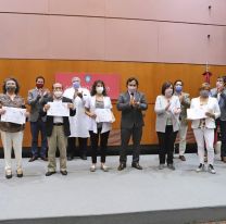 El gobernador reconoci&oacute; la labor de telem&eacute;dicos jubilados que atendieron a pacientes COVID-19