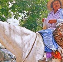La popular ?tamalera? de Salta recibió un nuevo caballo para seguir trabajando