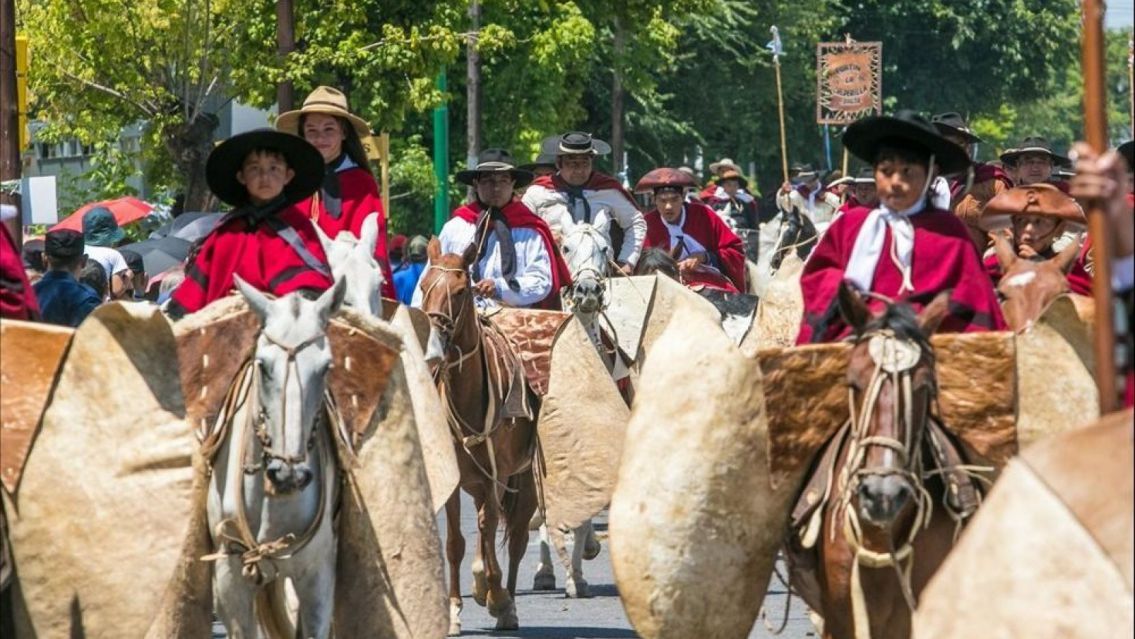 Los gauchos  se reúnen con el COE para organizar el nuevo desfile