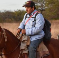 Es agente sanitario y recorre parajes a caballo para atender a gente del campo