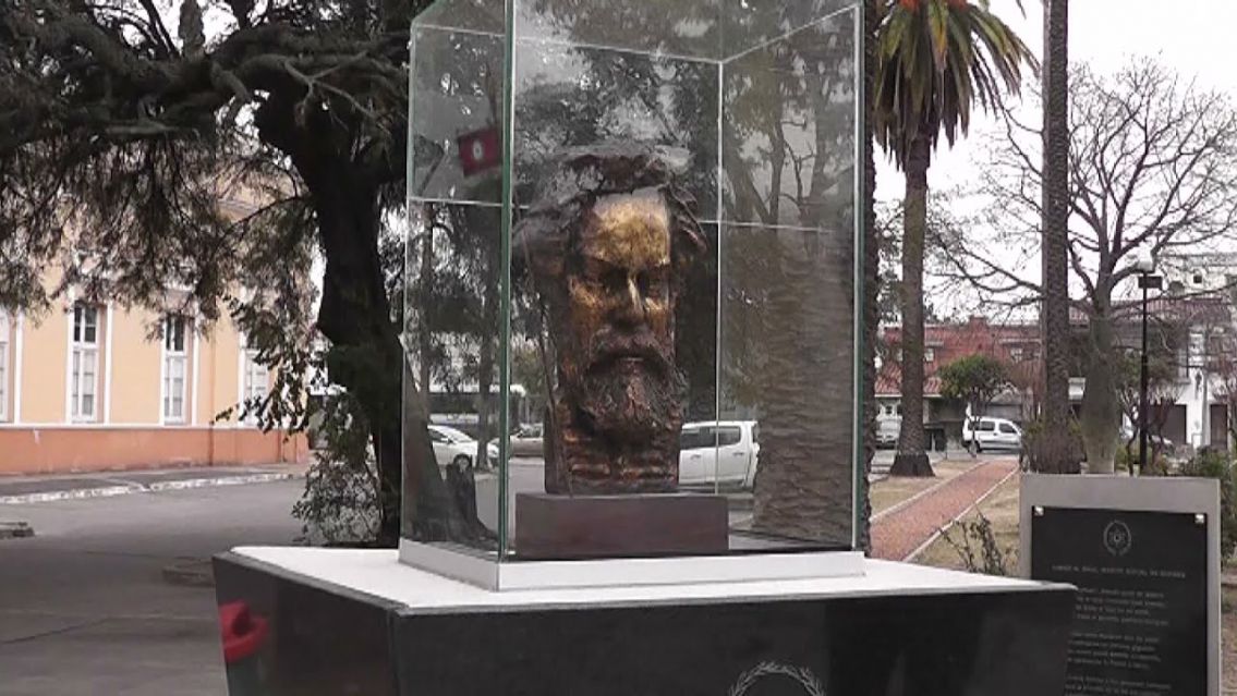 Puesta en valor del ?Paseo de la Democracia? y la inauguración de un busto de Güemes