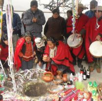 Celebraci&oacute;n de la “Pachamama” en el Mercado Artesanal Salta