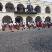 Salte&ntilde;os y turistas disfrutaron del Cambio de Guardia de Honor en el Cabildo Hist&oacute;rico