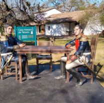 La Posta de Yatasto ya tiene esculturas de Belgrano y San Mart&iacute;n