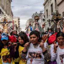 Peregrinos esperan poder participar de la procesión del Milagro
