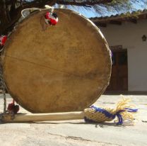 Taller de construcci&oacute;n de caja bagualera y guastana en el Mercado Artesanal