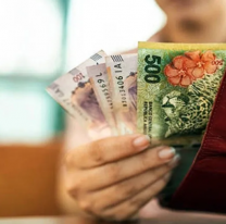 Confirmaron el pago del extra de $12.000 para este mi&eacute;rcoles: &iquest;qui&eacute;nes lo cobran seg&uacute;n DNI?