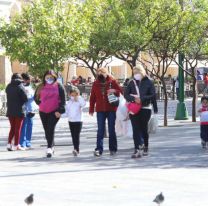 Analizan que en Salta el uso del barbijo deje de ser obligatorio en espacios abiertos