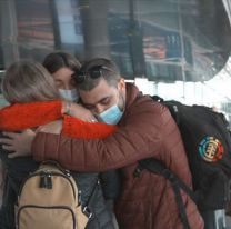 Volver a empezar: al menos 100 argentinos por d&iacute;a se van del pa&iacute;s