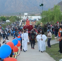 M&aacute;s de 8.000 personas celebraron a la Virgen del Rosario, “La Sentadita” de Cafayate