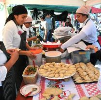 Se realizó una nueva edición de Feria de las empanadas en Plaza Alvarado