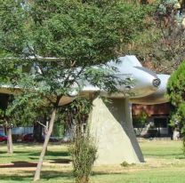 El secreto invaluable que guarda el avi&oacute;n del parque 20 de Febrero de Salta