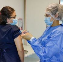 Salta comienza a vacunar con la tercera dosis al personal de salud y adultos mayores
