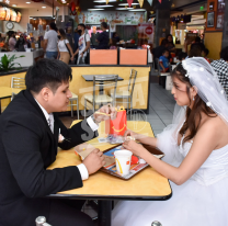 Salteños recién casados salieron de la Iglesia y fueron a comer una hamburguesa a McDonald?s