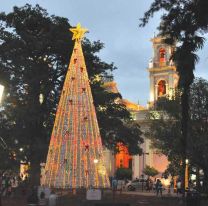 Mañana se encenderá el árbol de Navidad de la Plaza 9 de Julio