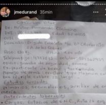 Escribi&oacute; su curr&iacute;culum a mano y sali&oacute; a repartirlo por toda Salta