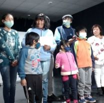 Es alba&ntilde;il, mam&aacute; de 6 hijos y construye su propia casa: cambia trabajo por chapas