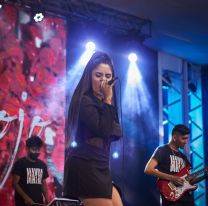 Mayra Rojo junto a ReVli&oacute;n lanzar&oacute;n “Te maldigo”