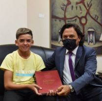 S&aacute;enz recibi&oacute; a dos j&oacute;venes promesas del f&uacute;tbol que fueron convocados para la Selecci&oacute;n Nacional de F&uacute;tbol Infantil