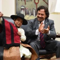 Sáenz recibió a Victorio, el coplerito que cautivó a todos en el Festival de Jesús María