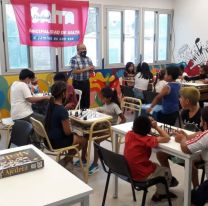 La comuna dicta talleres de ajedrez para niños y adultos en Bicentenario y San Benito