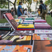 Hoy se realizará una nueva feria en el Paseo de los Poetas