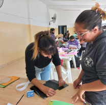 Cursos gratuitos de marroquinería, cerámica, orfebrería, panadería en los barrios de Salta