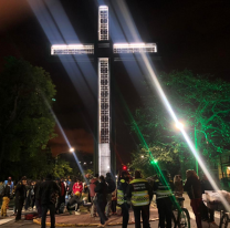 Cientos de salteños participan del "Vía Crucis de los Jóvenes y la Familia"