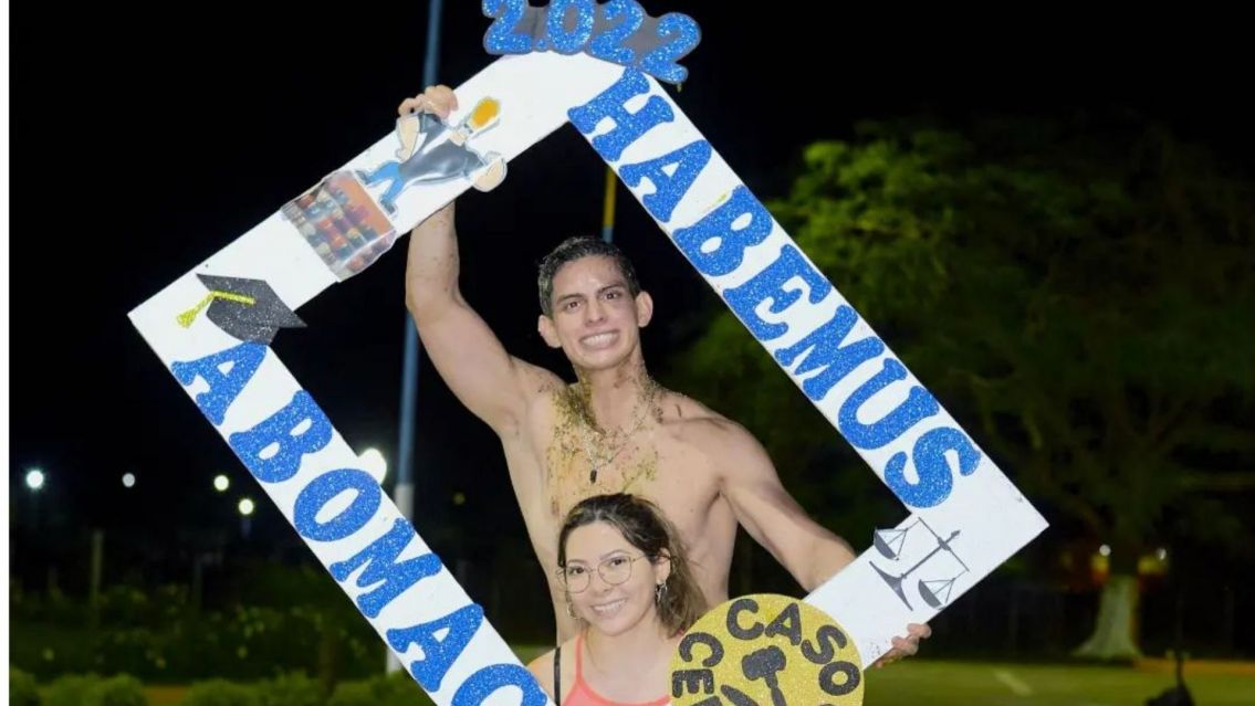 Orgullo Salteño: Trabajó de mago para pagar su carrera de abogado y se recibió